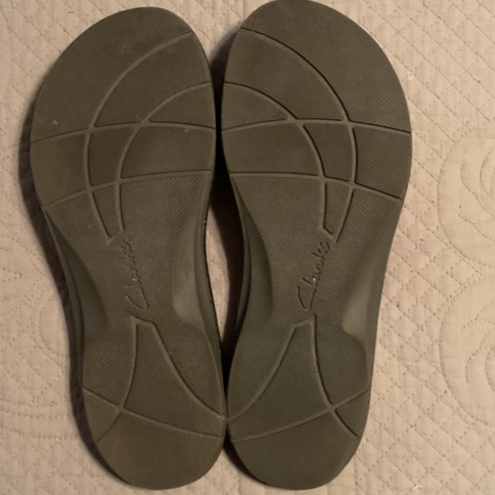 Clark’s Colorful Striped Flip Flops - Picture 4 of 4